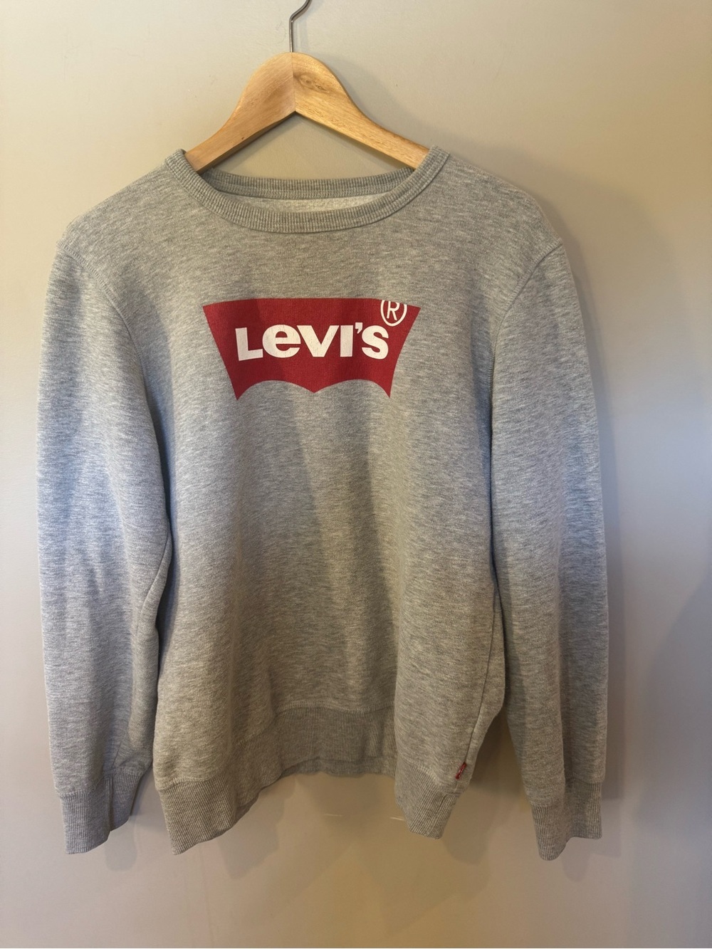 Levi’s Kids XL Grey Logo Crewneck Sweatshirt Fits Women’s Small Youth 13-15 - Picture 3 of 8